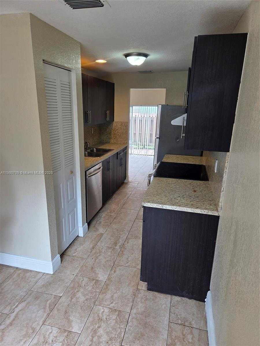 Small Image of 8218 NORTH WEST 8TH PL #2, Plantation Number 1