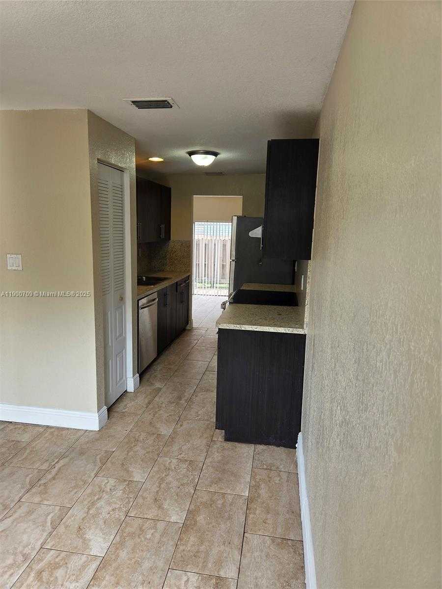 Small Image of 8218 NORTH WEST 8TH PL #2, Plantation Number 3