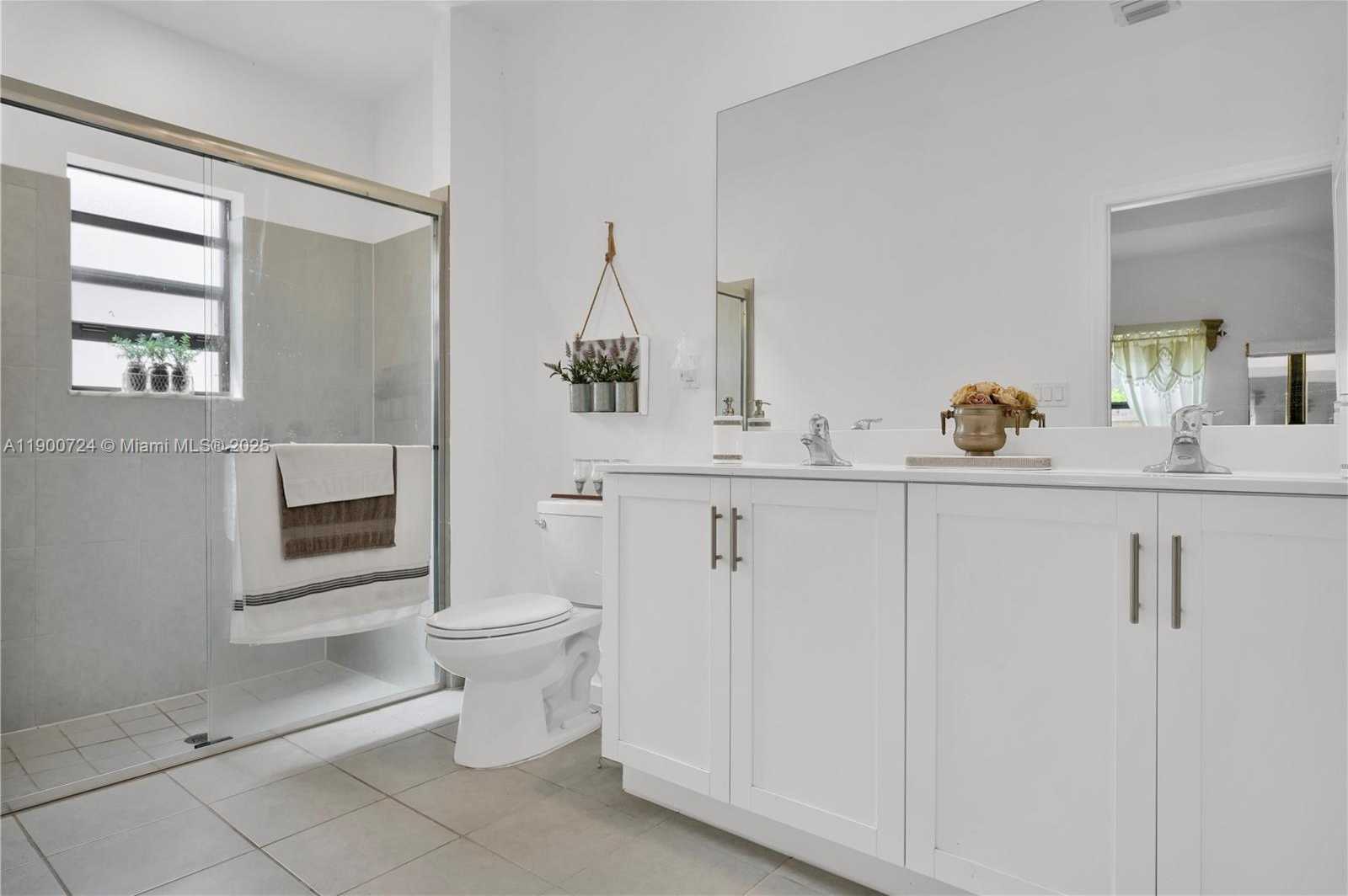 Small Image of 151 NE 27th Terrace, Homestead, FL 33033, USA Number 13