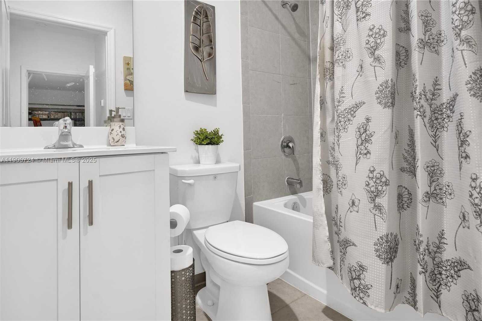 Small Image of 151 NE 27th Terrace, Homestead, FL 33033, USA Number 15