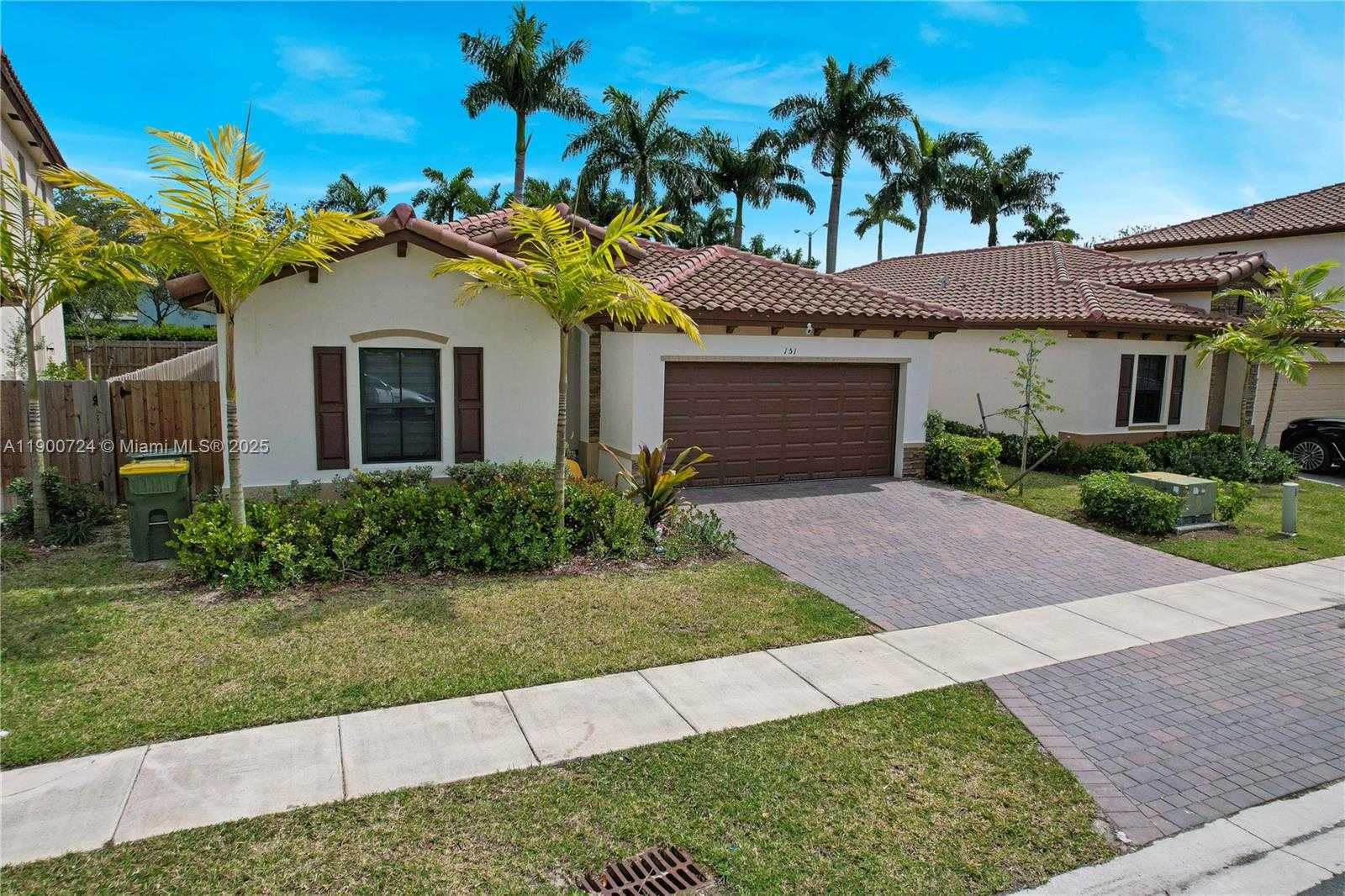 Small Image of 151 NE 27th Terrace, Homestead, FL 33033, USA Number 2