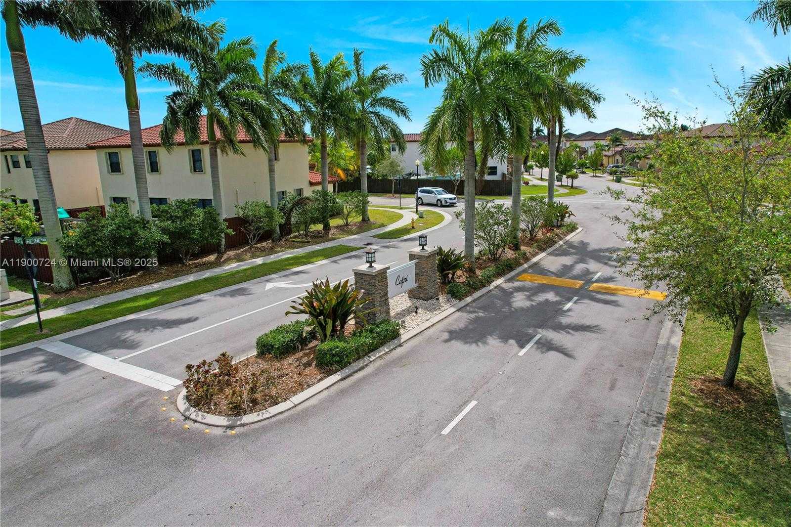 Small Image of 151 NE 27th Terrace, Homestead, FL 33033, USA Number 29