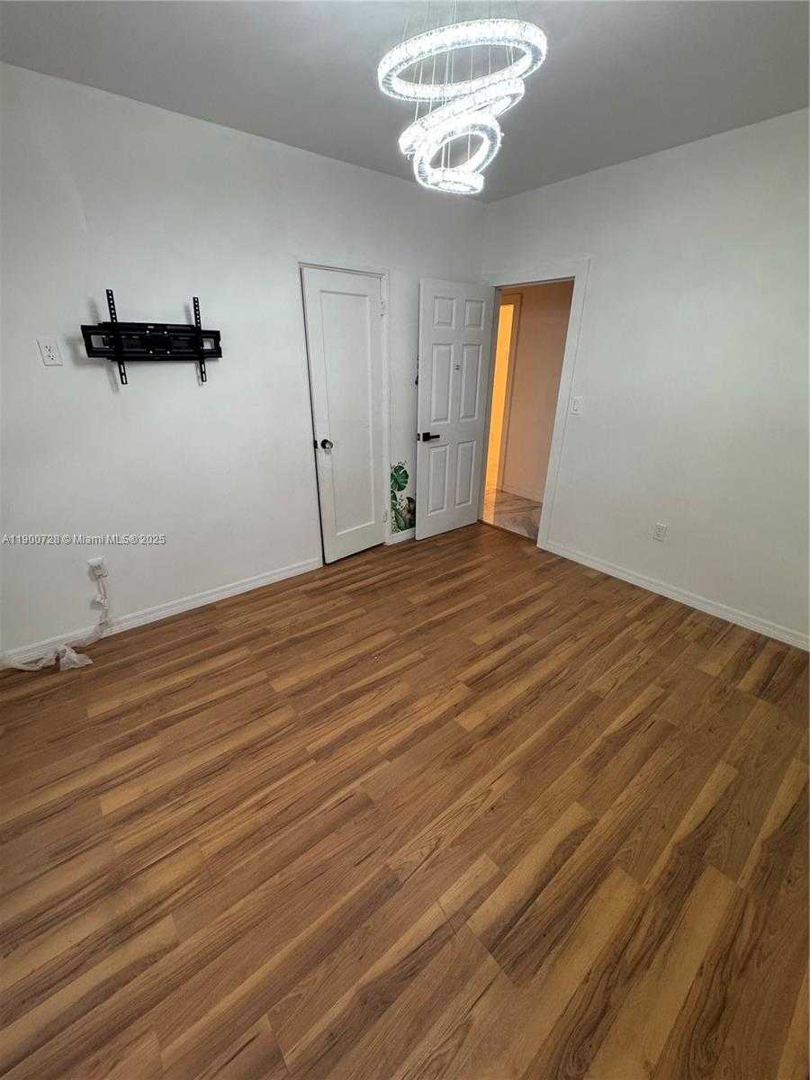 Small Image of 110 NORTH EAST 68TH ST #B, Miami Number 4