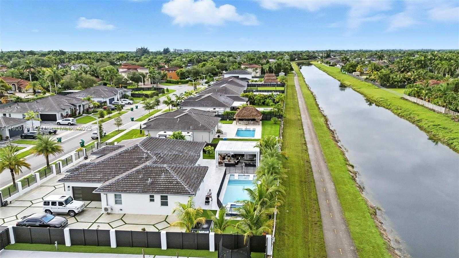 Small Image of 19302 SOUTH WEST 132ND PATH, Miami Number 3