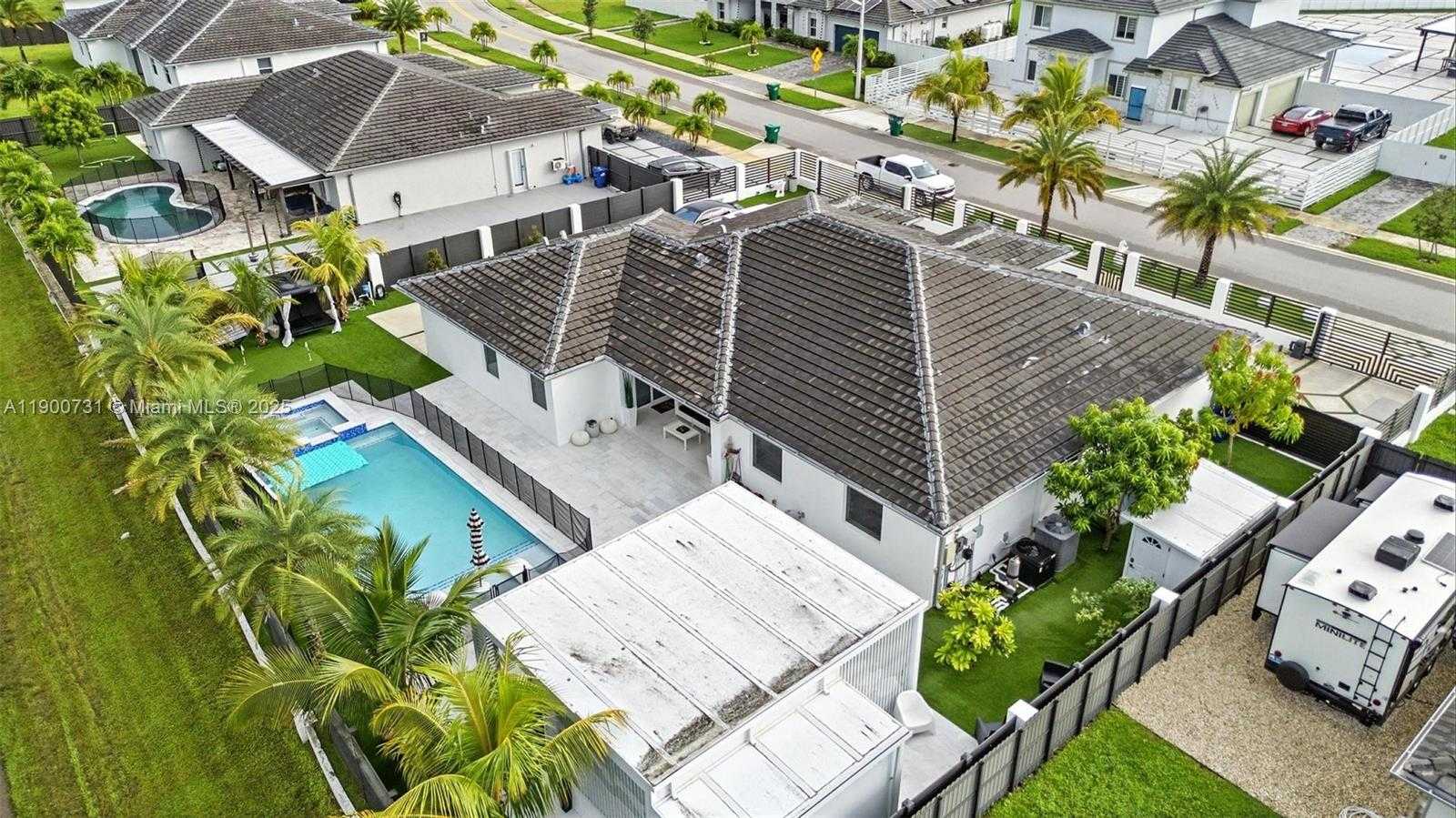 Small Image of 19302 SOUTH WEST 132ND PATH, Miami Number 5