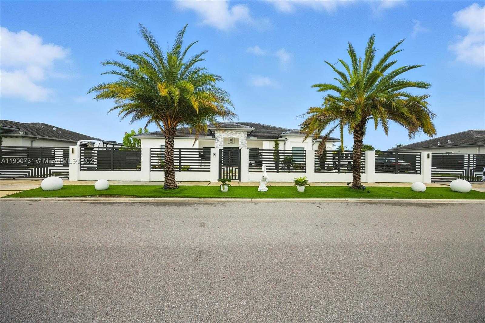 Small Image of 19302 SOUTH WEST 132ND PATH, Miami Number 73