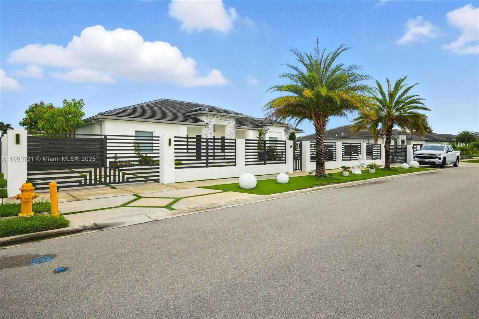 Small Image of 19302 SOUTH WEST 132ND PATH, Miami Number 74