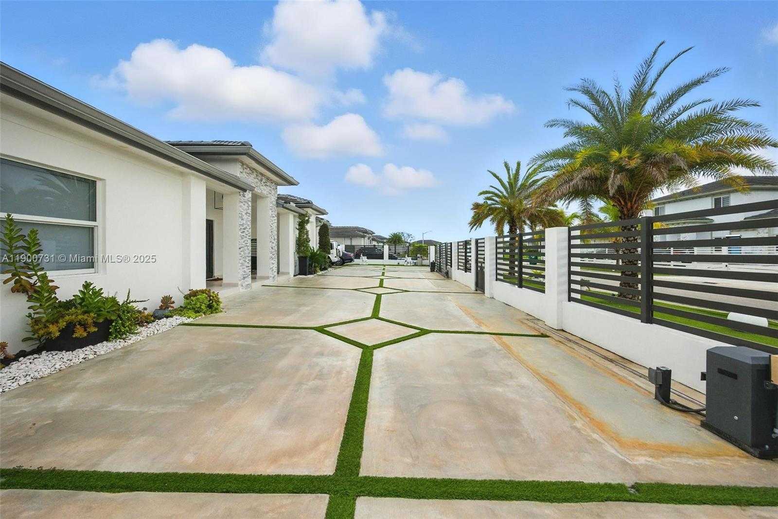 Small Image of 19302 SOUTH WEST 132ND PATH, Miami Number 76