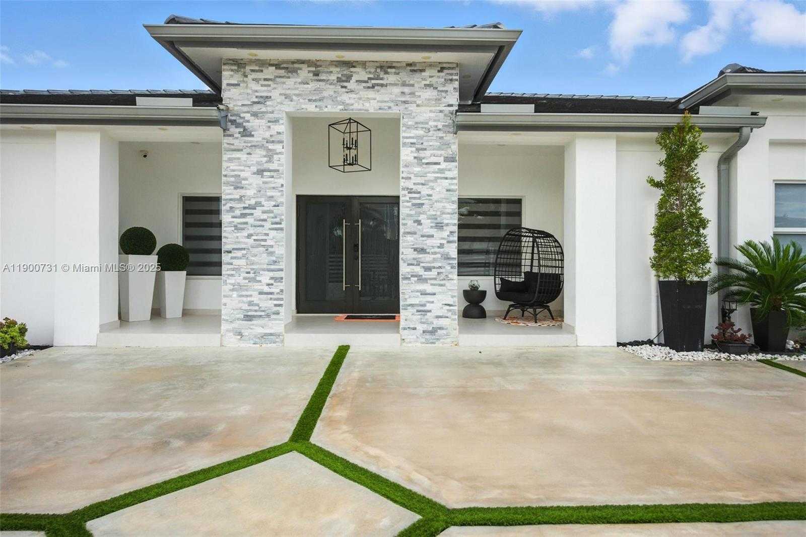 Small Image of 19302 SOUTH WEST 132ND PATH, Miami Number 77