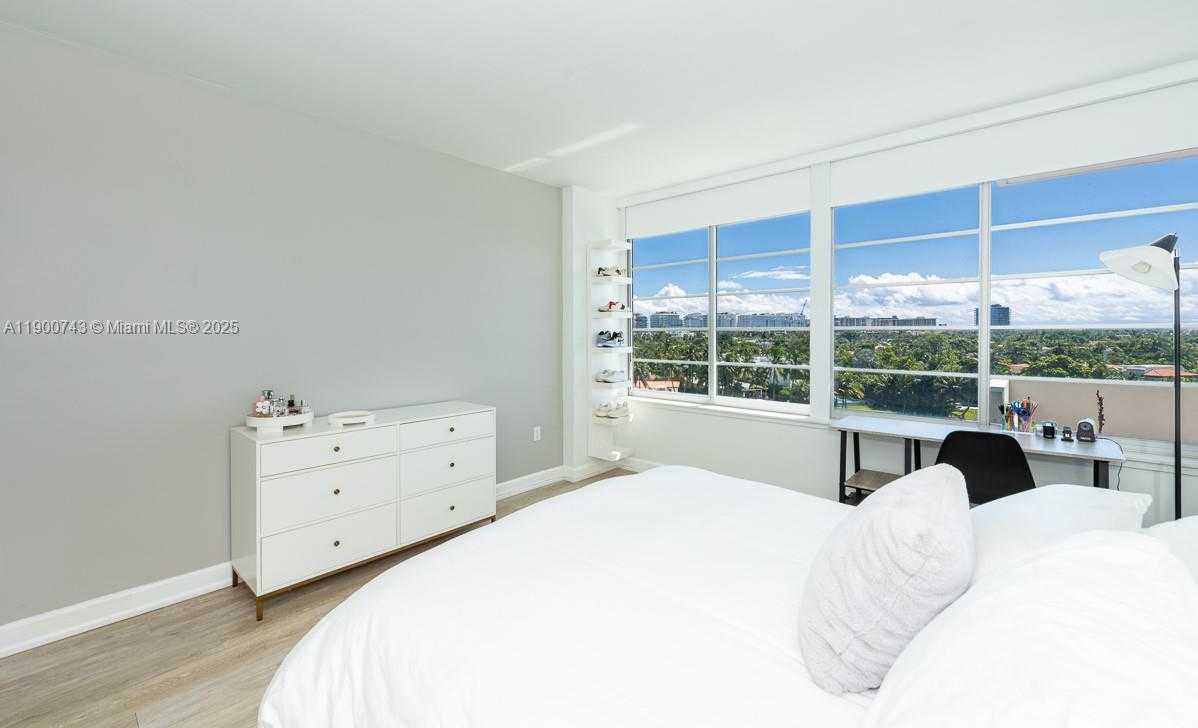 Small Image of 9101 EAST BAY HARBOR DR #701, Bay Harbor Islands Number 11