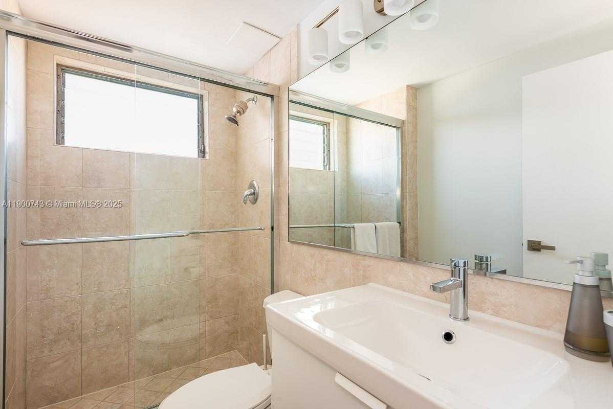 Small Image of 9101 EAST BAY HARBOR DR #701, Bay Harbor Islands Number 12