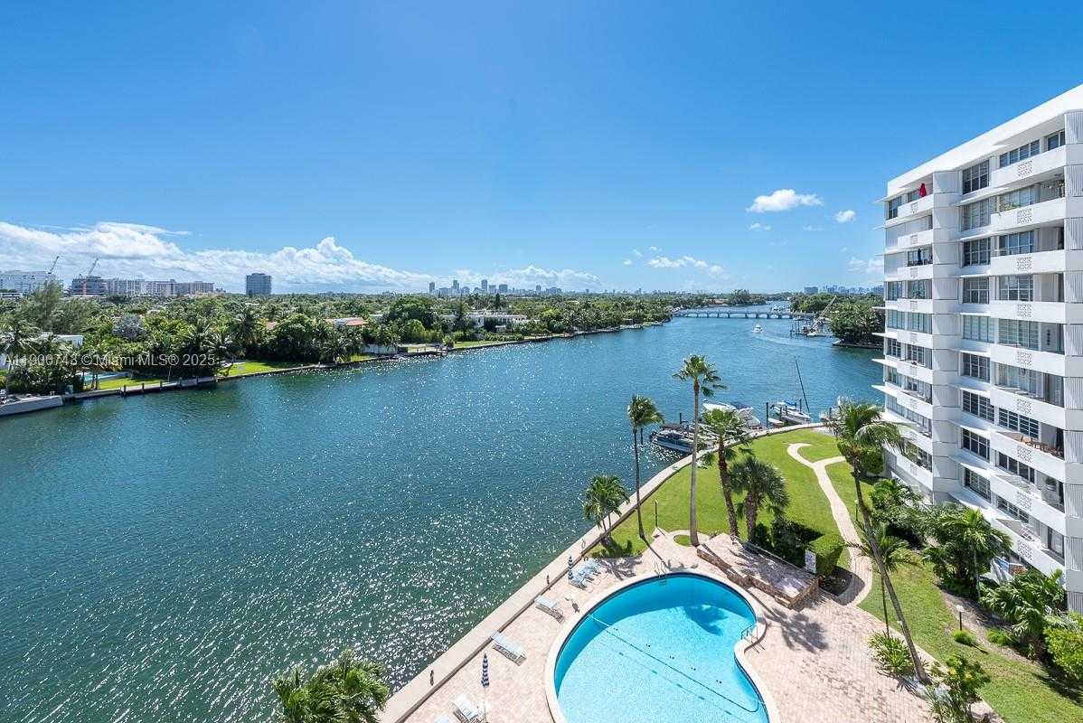 Small Image of 9101 EAST BAY HARBOR DR #701, Bay Harbor Islands Number 14