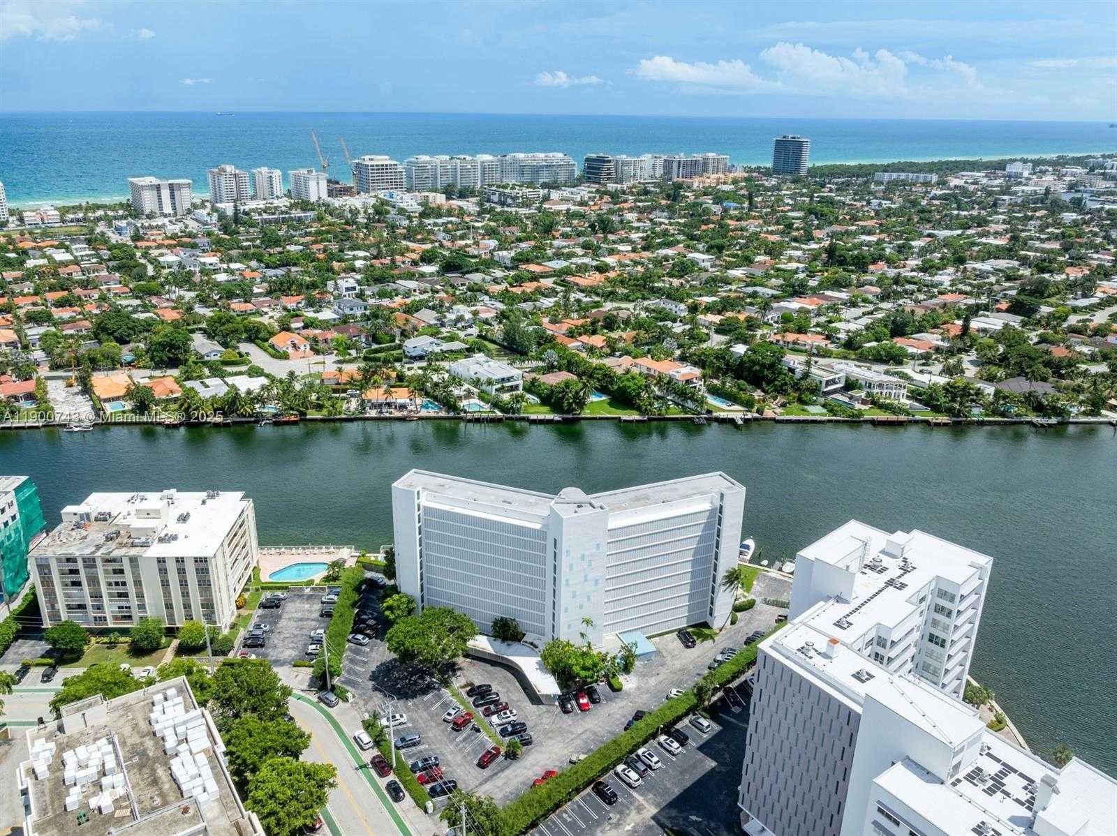 Small Image of 9101 EAST BAY HARBOR DR #701, Bay Harbor Islands Number 17