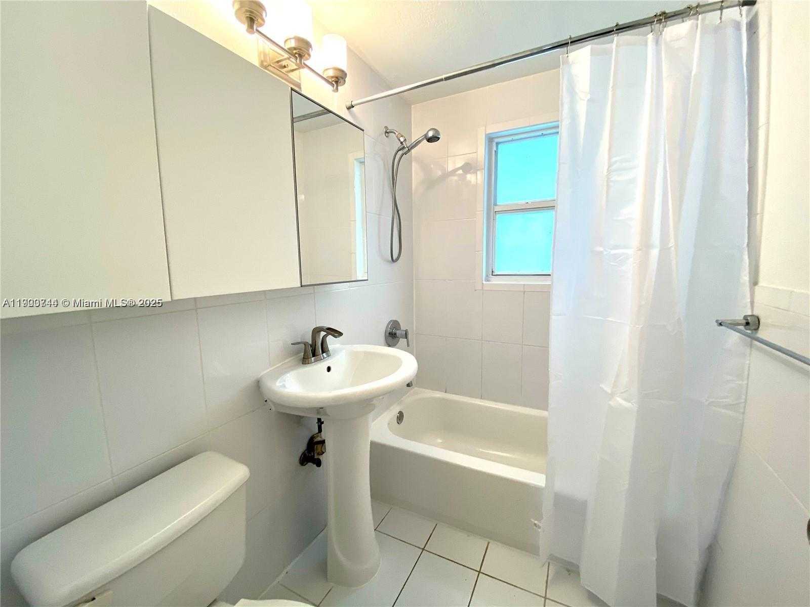 Small Image of 7207 BAY DR #19, Miami Beach Number 12
