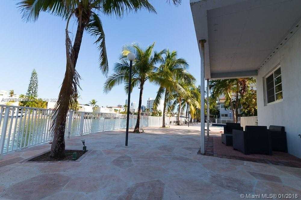 Small Image of 7207 BAY DR #19, Miami Beach Number 15