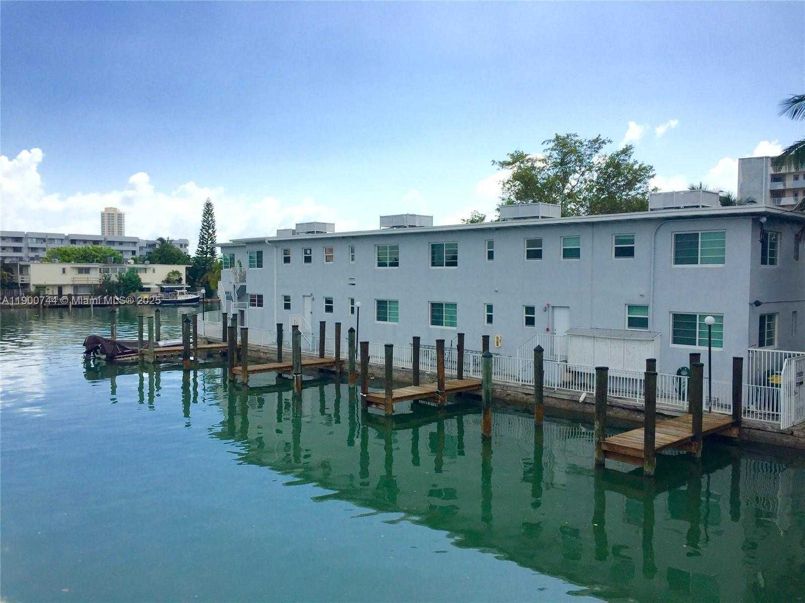 Small Image of 7207 BAY DR #19, Miami Beach Number 16