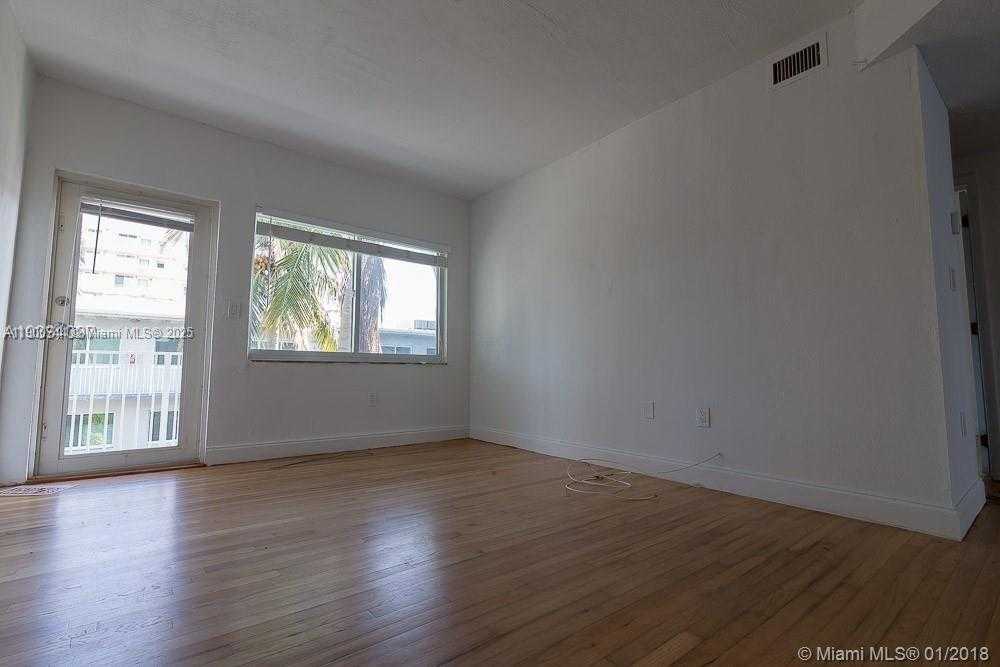 Small Image of 7207 BAY DR #19, Miami Beach Number 4