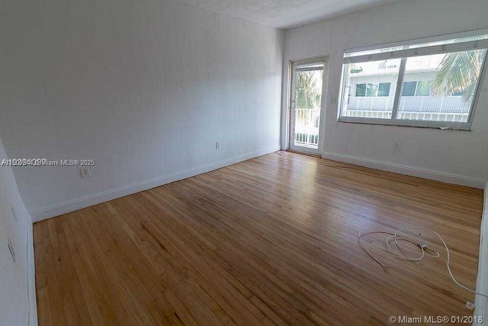 Small Image of 7207 BAY DR #19, Miami Beach Number 5