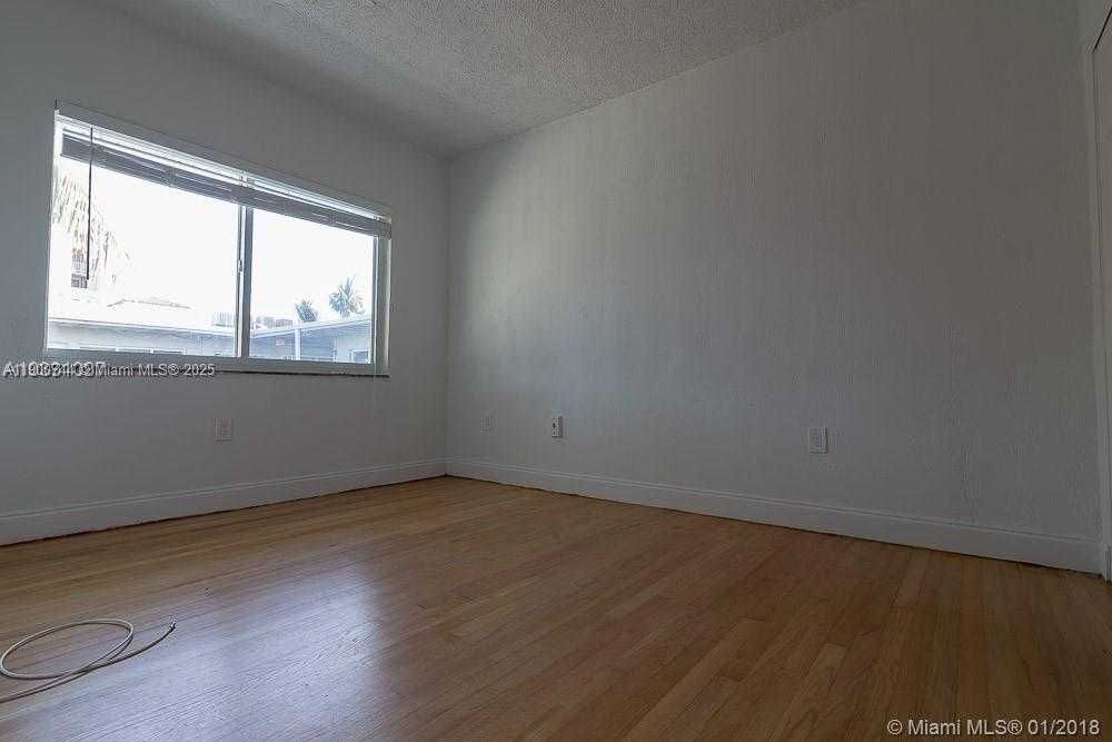 Small Image of 7207 BAY DR #19, Miami Beach Number 9