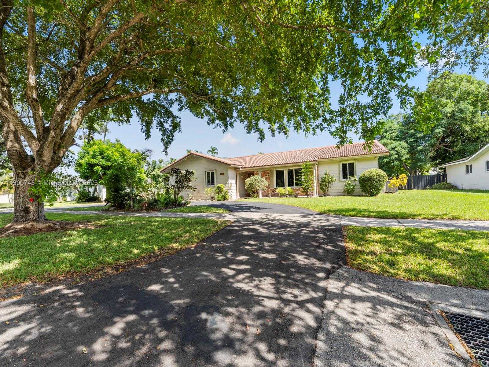 Small Image of 17223 SOUTH WEST 87TH AVE, Palmetto Bay Number 3