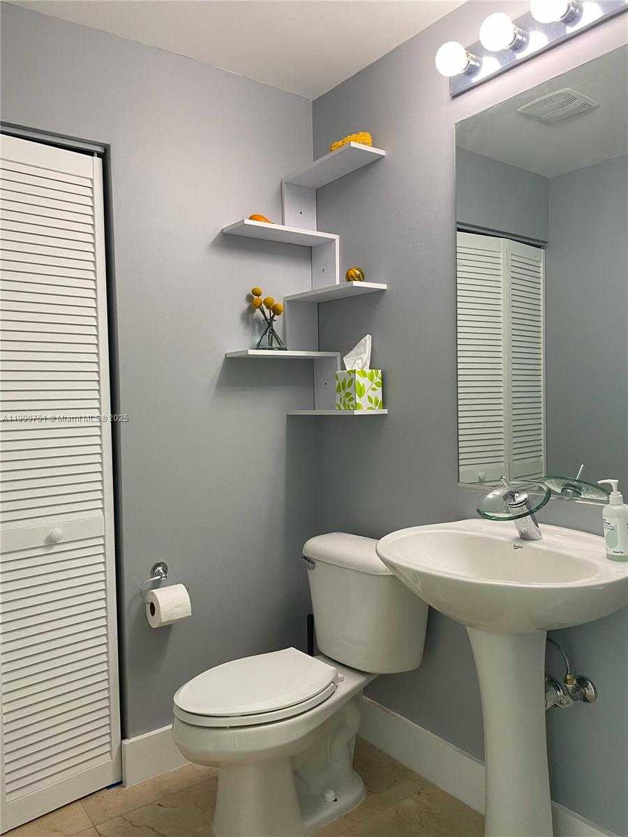 Small Image of 888 BISCAYNE BLVD #3603, Miami Number 6