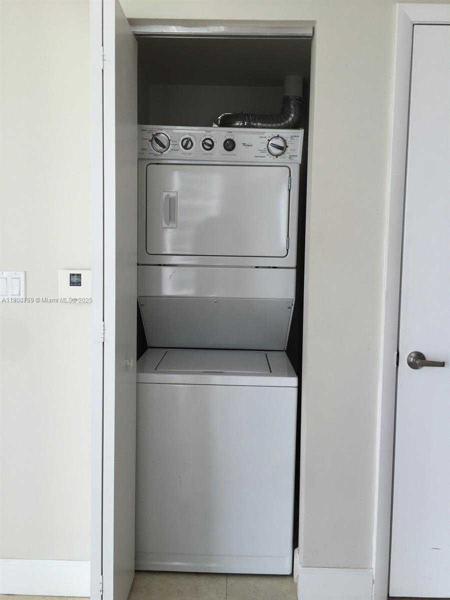 Small Image of 495 BRICKELL AVE #2010, Miami Number 11