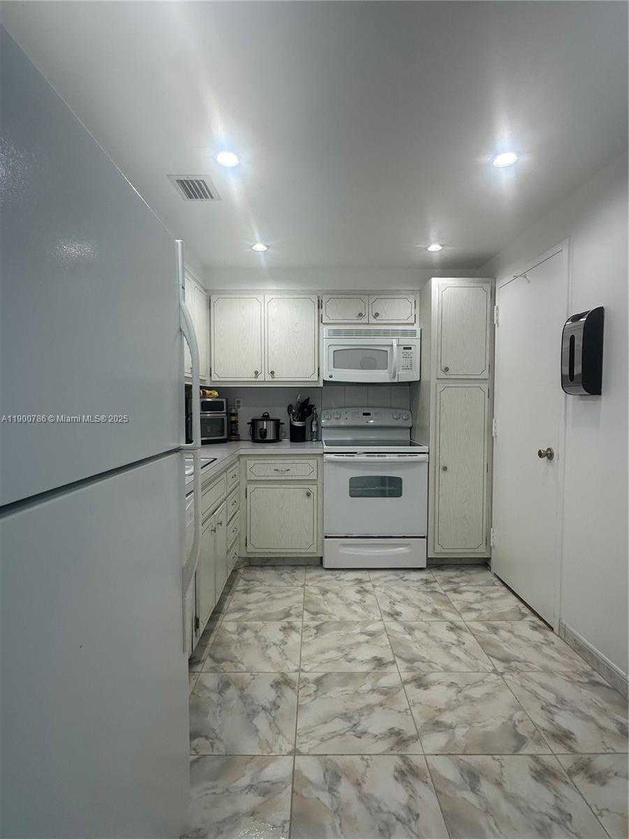 Small Image of 1965 SOUTH OCEAN DR #8B, Hallandale Beach Number 11