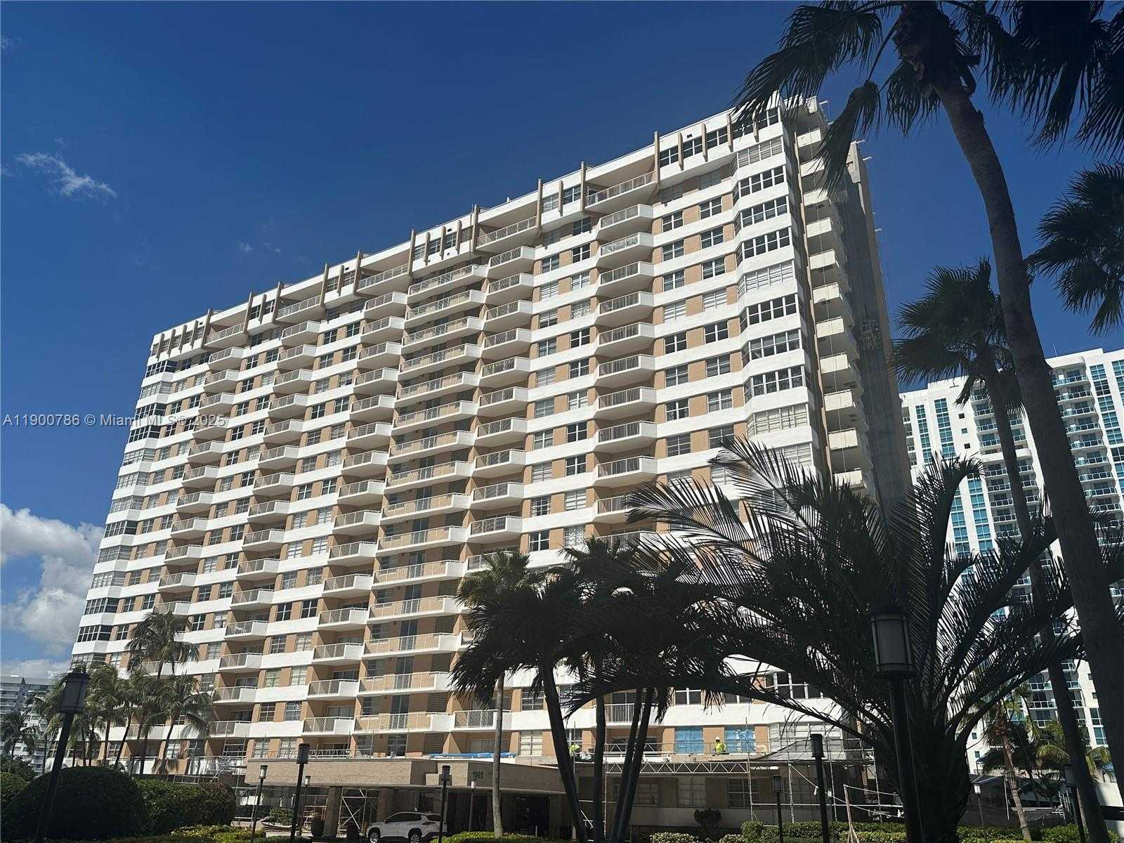 Small Image of 1965 SOUTH OCEAN DR #8B, Hallandale Beach Number 18