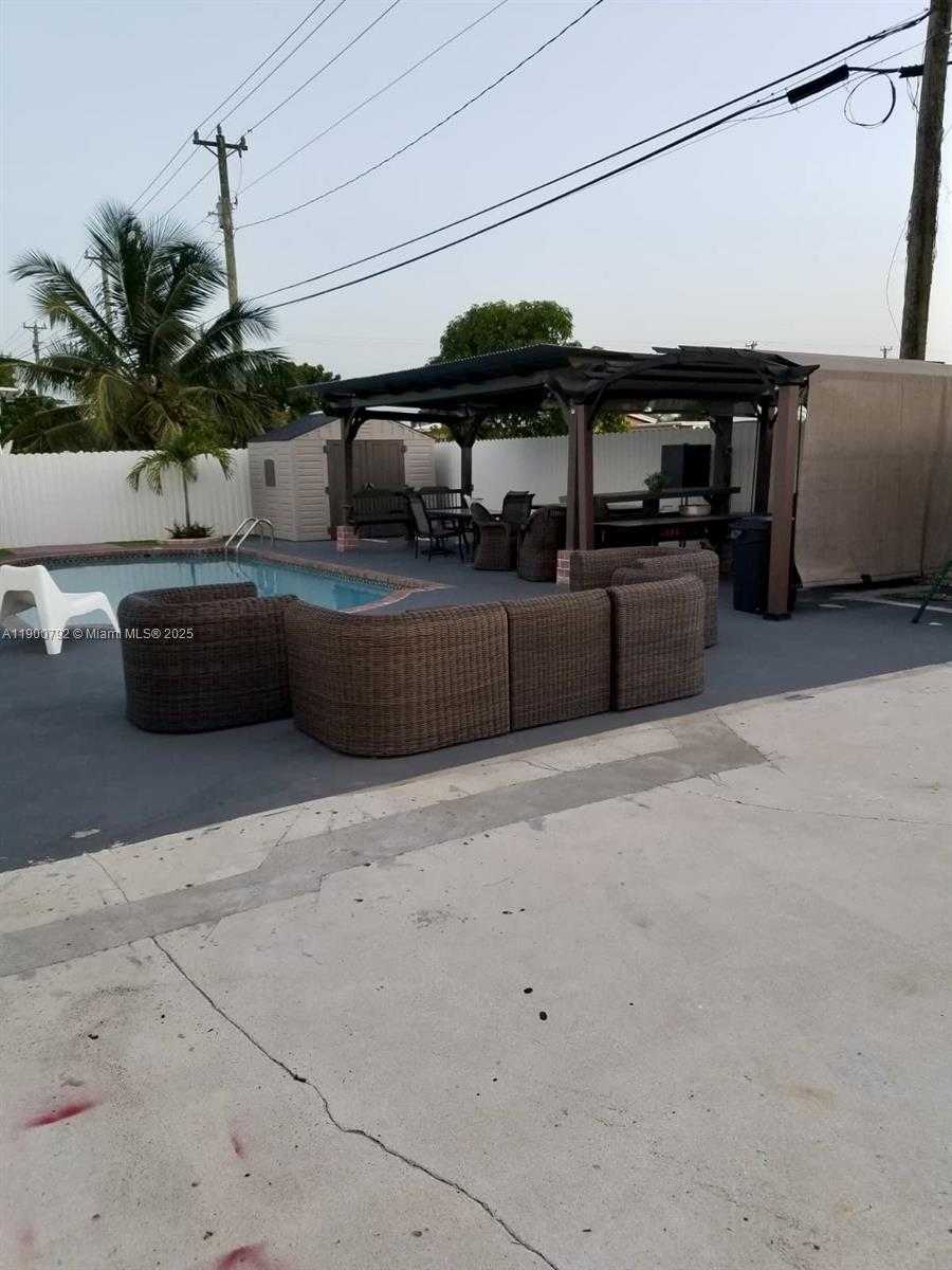 Small Image of 4010 SOUTH WEST 112TH AVE, Miami Number 13