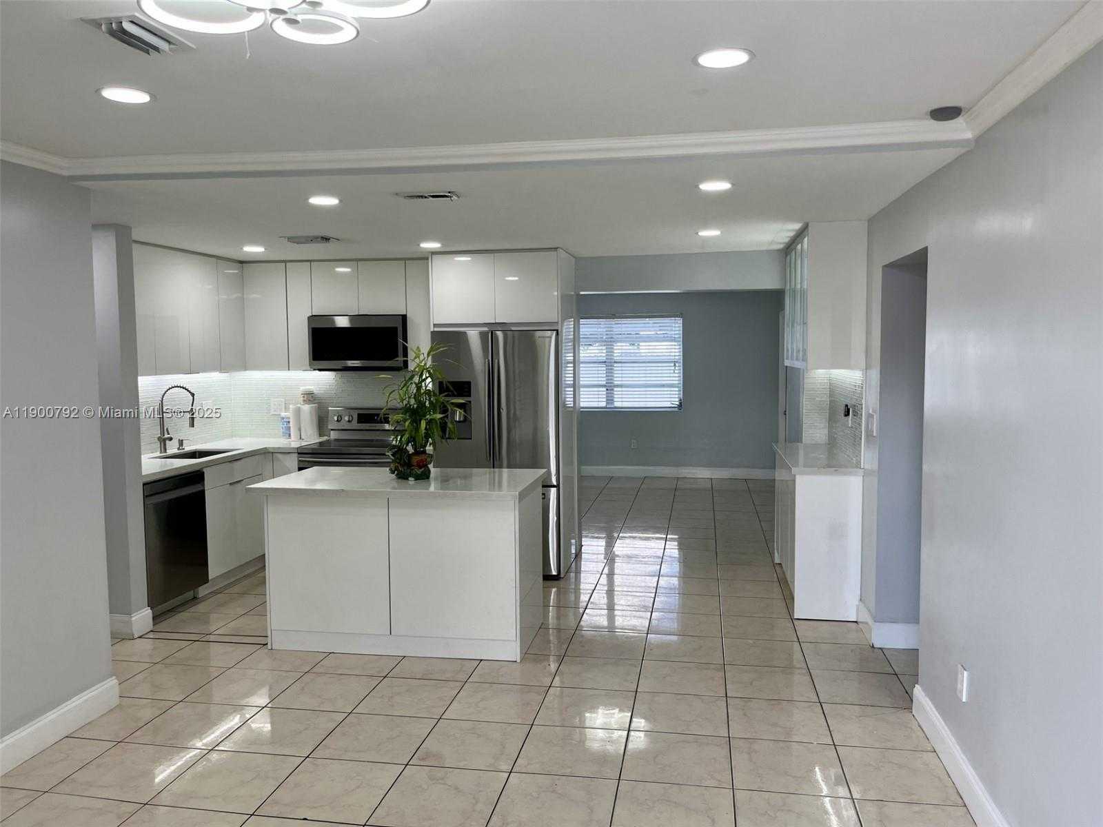 Small Image of 4010 SOUTH WEST 112TH AVE, Miami Number 3