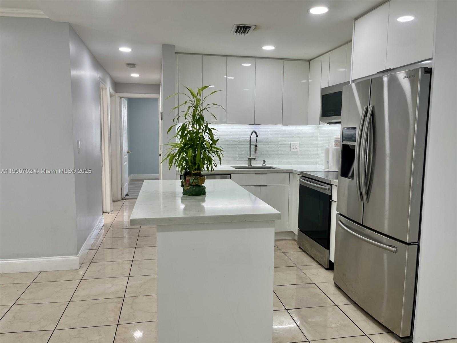 Small Image of 4010 SOUTH WEST 112TH AVE, Miami Number 4