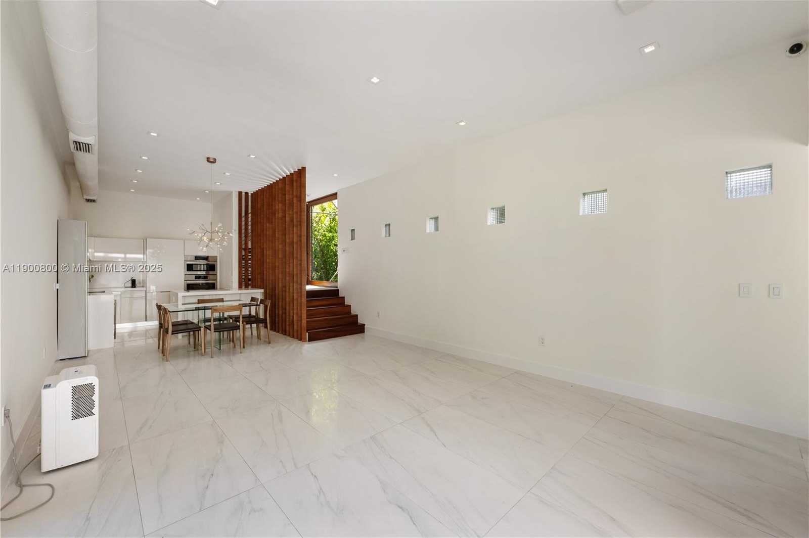 Small Image of 2205 OVERBROOK ST, Miami Number 11