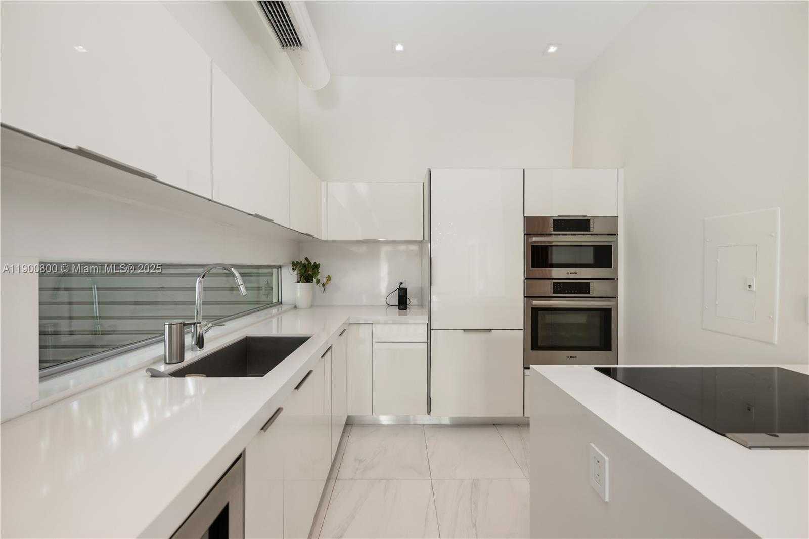 Small Image of 2205 OVERBROOK ST, Miami Number 14
