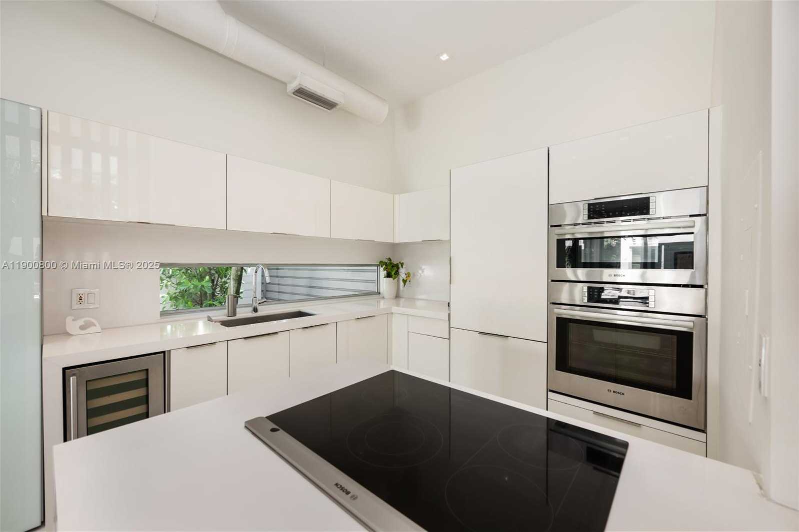 Small Image of 2205 OVERBROOK ST, Miami Number 15