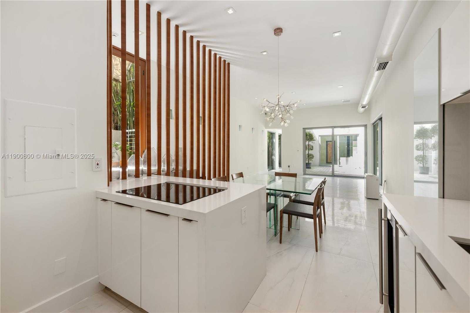 Small Image of 2205 OVERBROOK ST, Miami Number 16