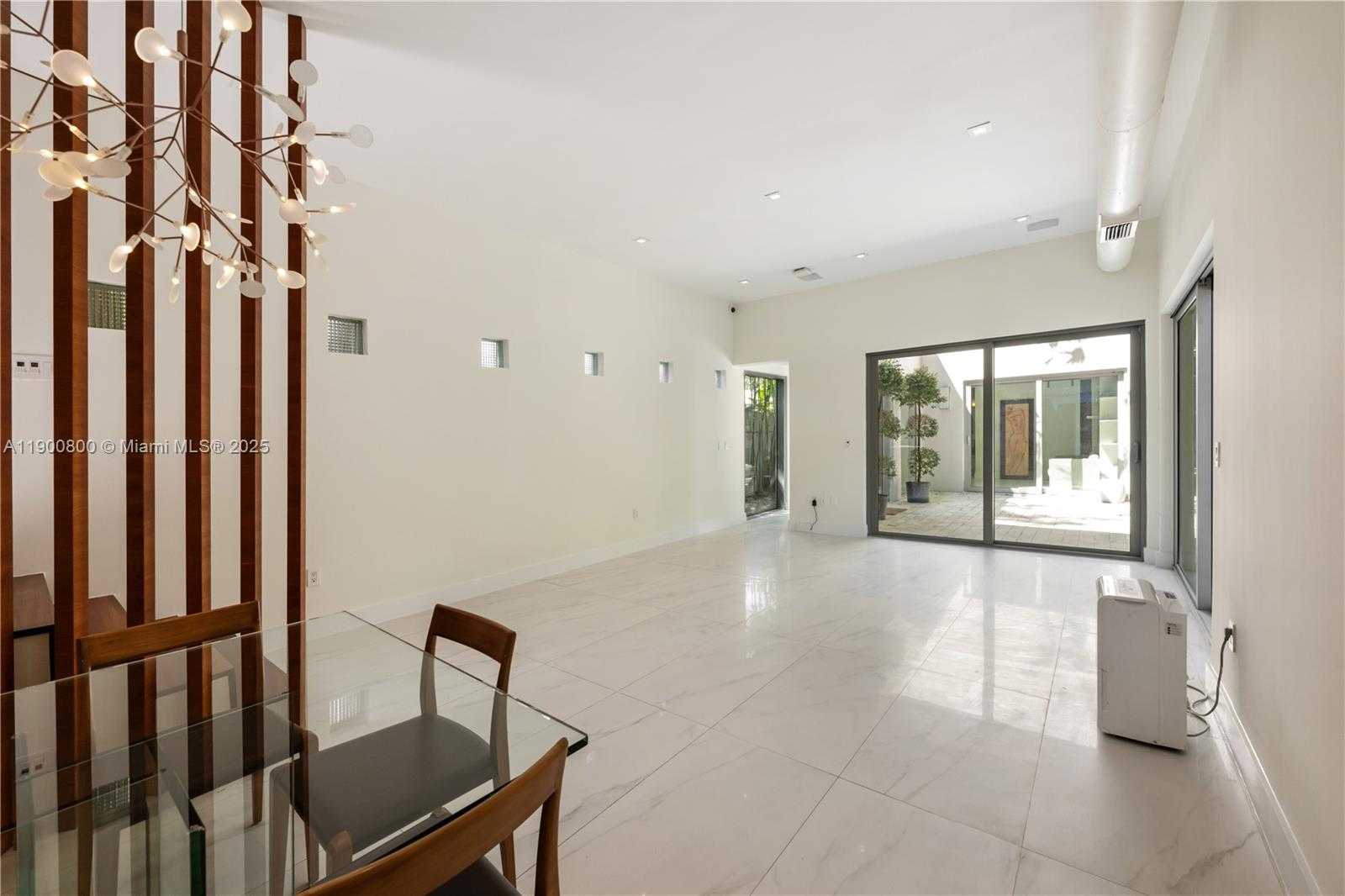 Small Image of 2205 OVERBROOK ST, Miami Number 18