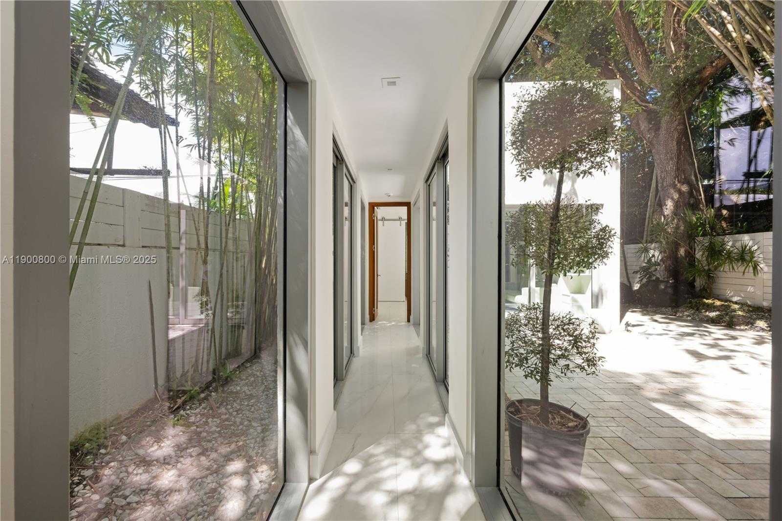 Small Image of 2205 OVERBROOK ST, Miami Number 19