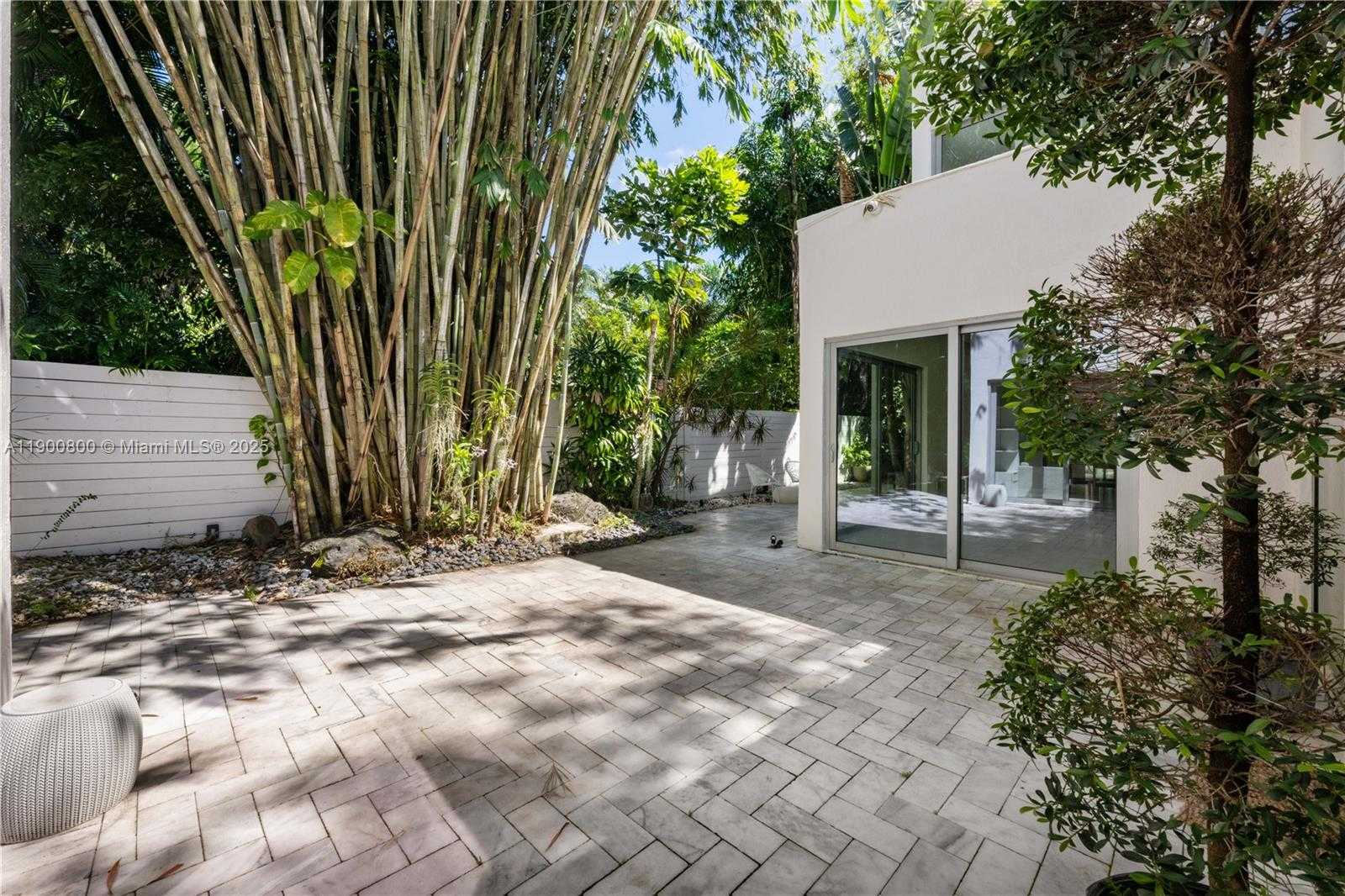 Small Image of 2205 OVERBROOK ST, Miami Number 24