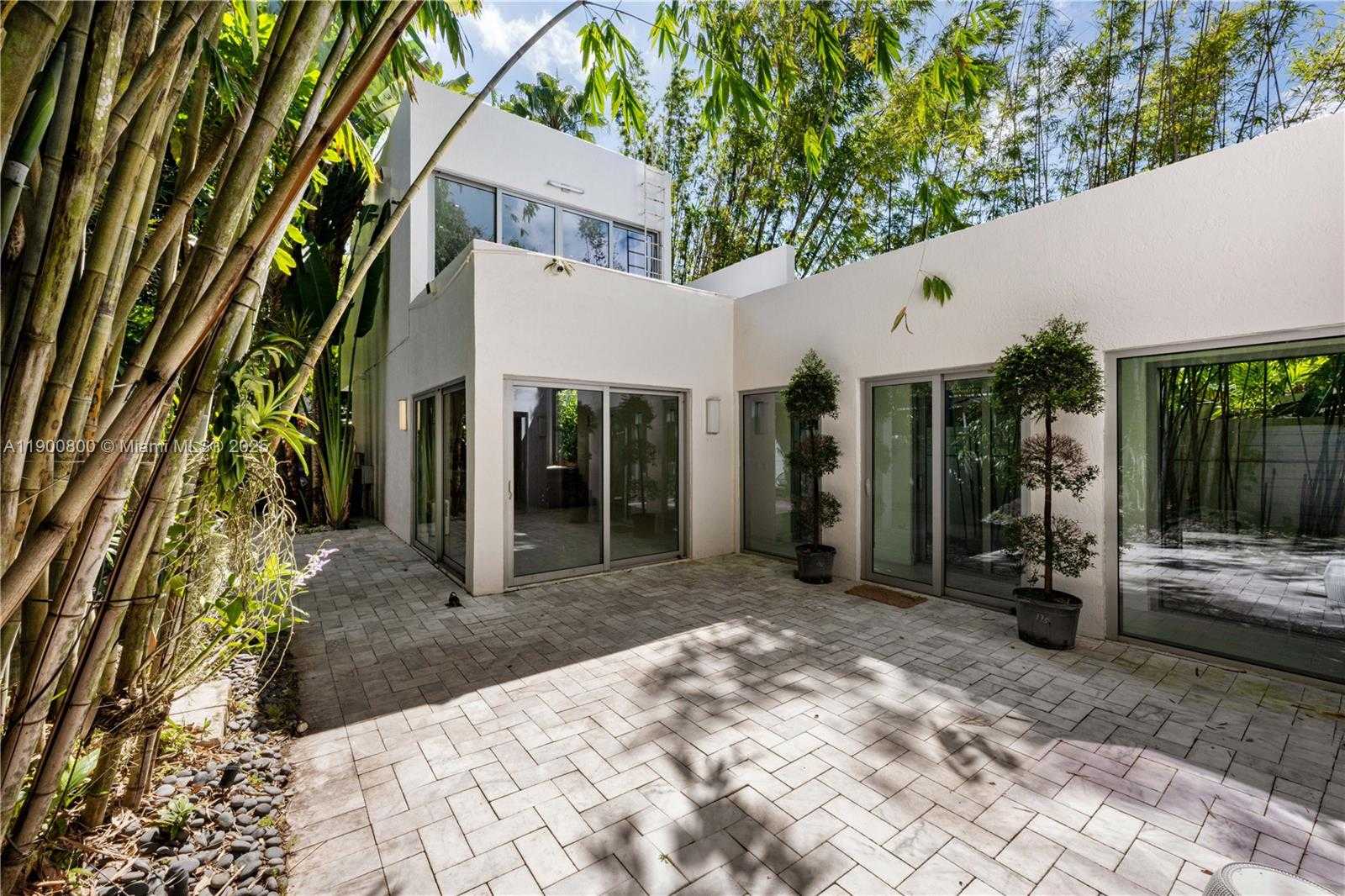 Small Image of 2205 OVERBROOK ST, Miami Number 25