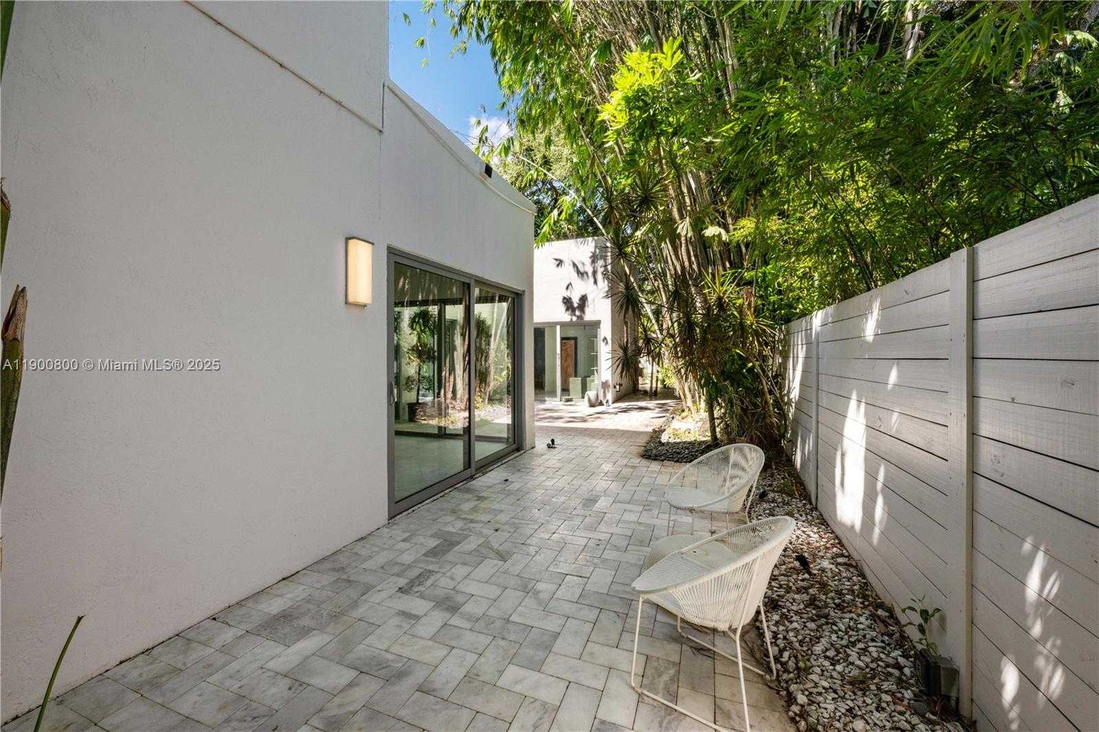 Small Image of 2205 OVERBROOK ST, Miami Number 26