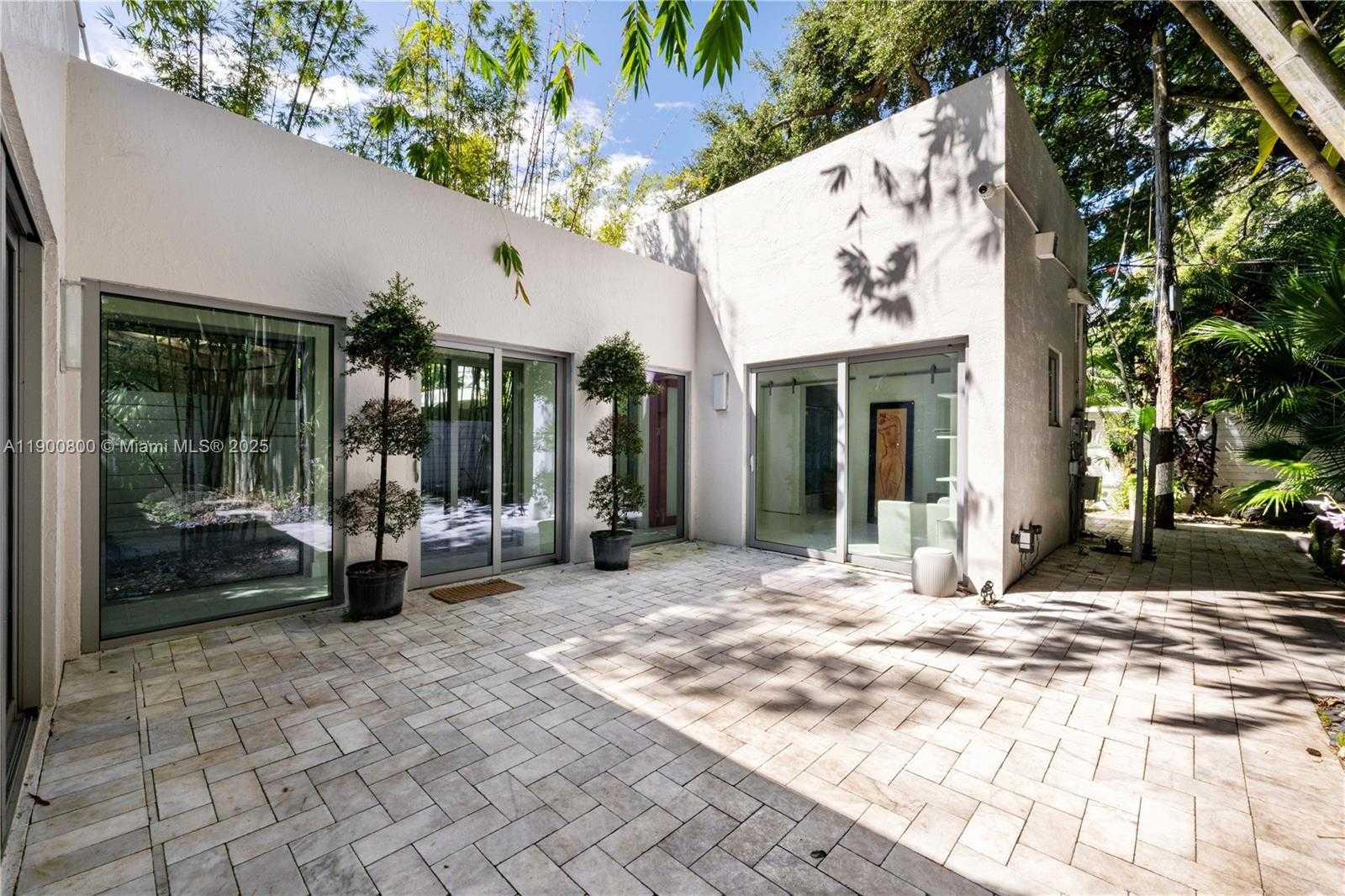 Small Image of 2205 OVERBROOK ST, Miami Number 28