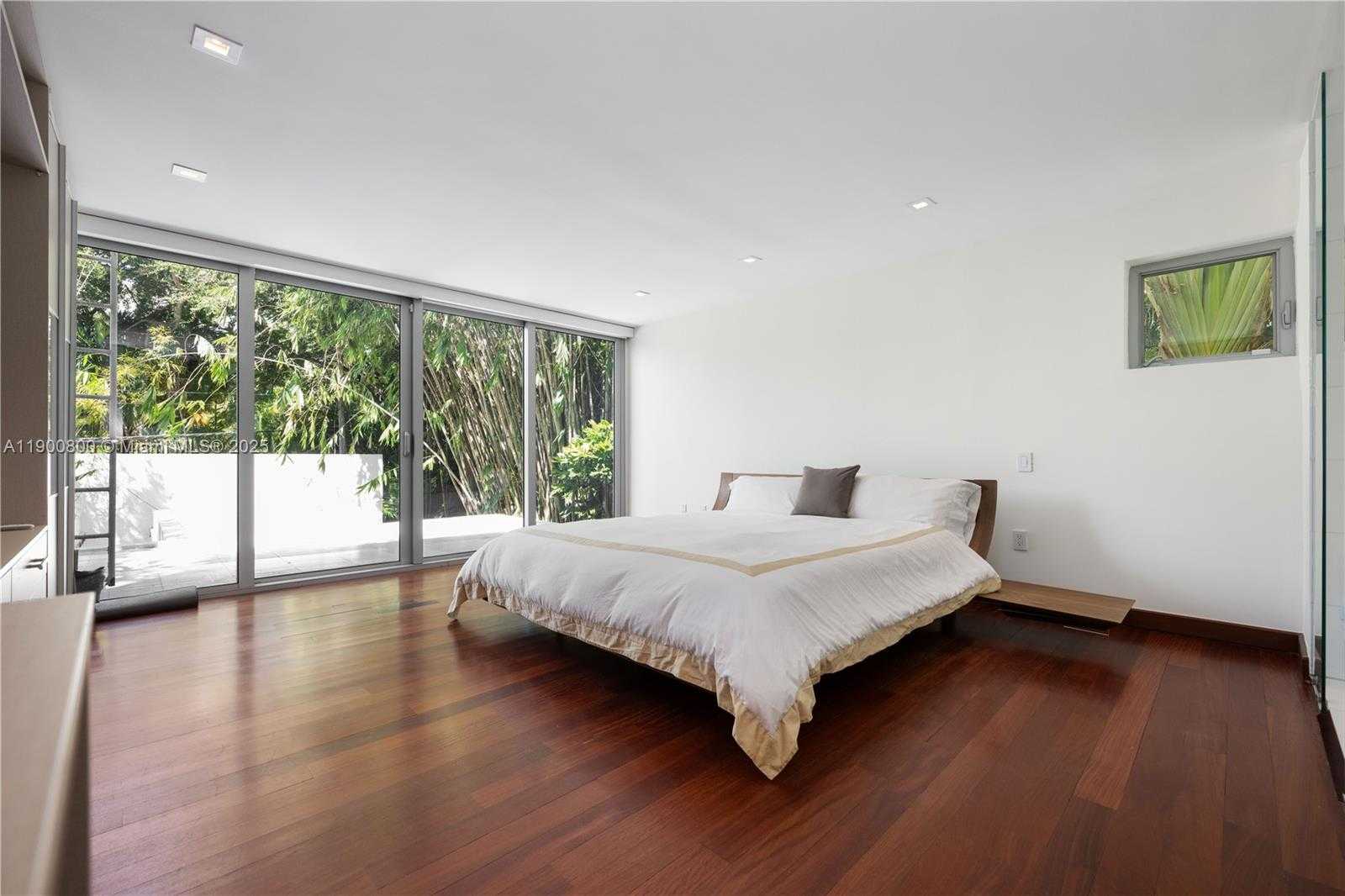 Small Image of 2205 OVERBROOK ST, Miami Number 30