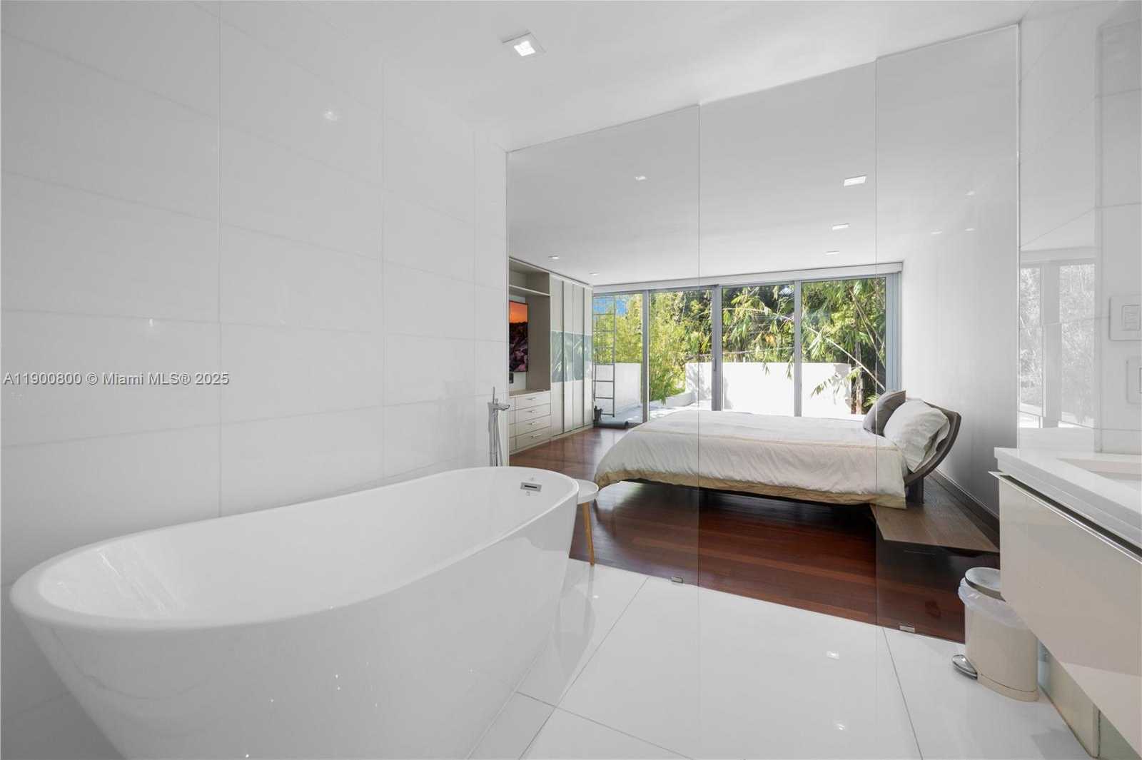 Small Image of 2205 OVERBROOK ST, Miami Number 34
