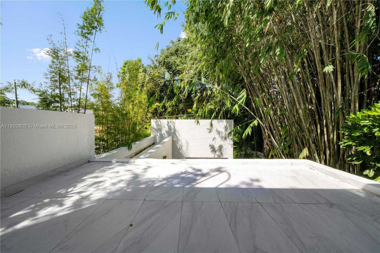 Small Image of 2205 OVERBROOK ST, Miami Number 36
