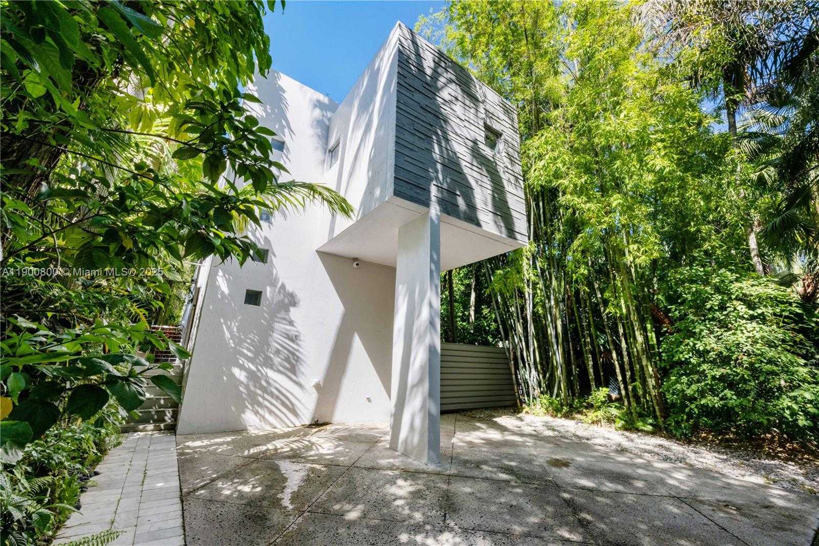 Small Image of 2205 OVERBROOK ST, Miami Number 39