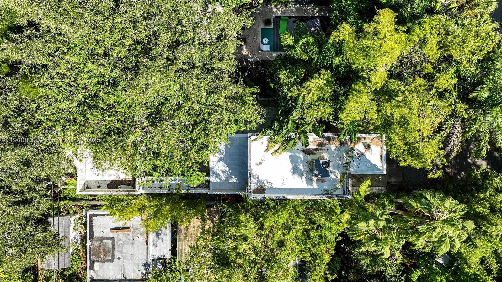 Small Image of 2205 OVERBROOK ST, Miami Number 6