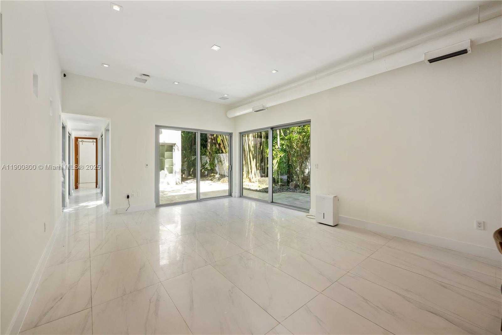 Small Image of 2205 OVERBROOK ST, Miami Number 8