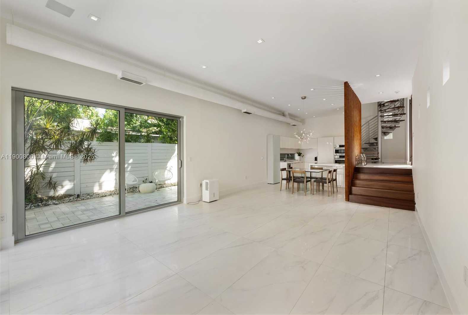 Small Image of 2205 OVERBROOK ST, Miami Number 9