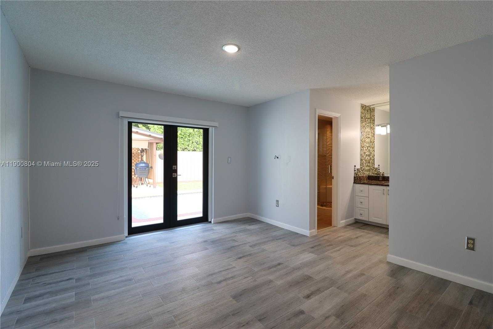 Small Image of 10615 SOUTH WEST 129TH CT, Miami Number 17