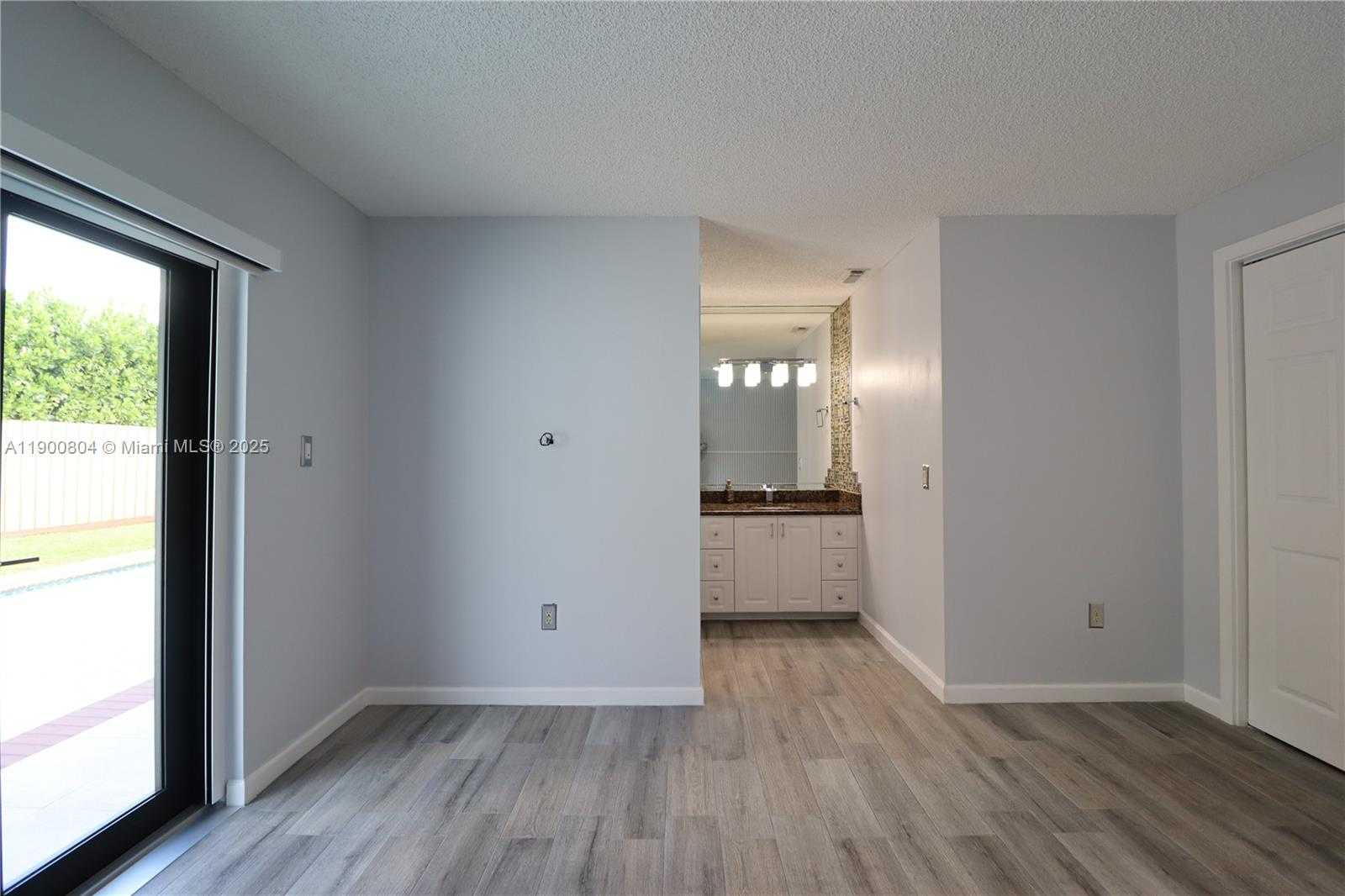 Small Image of 10615 SOUTH WEST 129TH CT, Miami Number 19